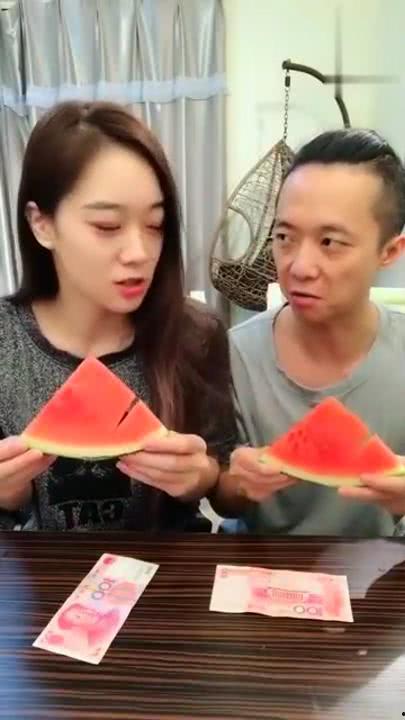 网红搞笑夫妻吃瓜了视频,笑料百出！