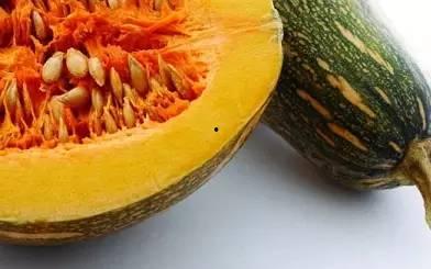 临沂吃生瓜网红女的,挑战极限美食新风尚  第3张