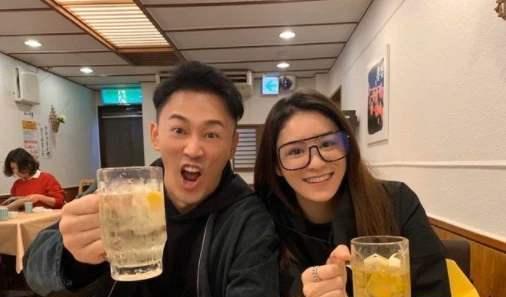 刚结婚的网红吃瓜视频,甜蜜互动引网友热议  第3张