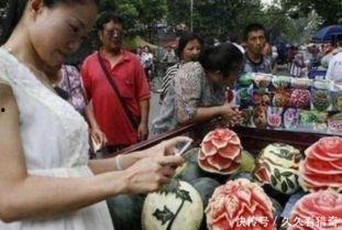 网红云南傈僳族小伙吃瓜,云南傈僳族小伙的田园美食之旅  第2张