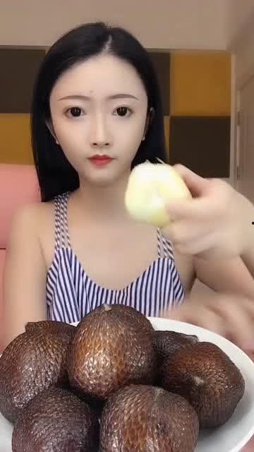 网红吃瓜主播是谁啊,揭秘网络红人的幕后故事 第2张 网红吃瓜主播是谁啊,揭秘网络红人的幕后故事 第2张